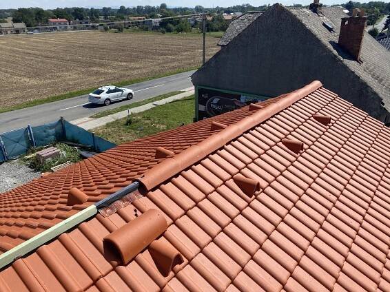 Roofman - Střechy a stavby na klíč| Střecha novostavby RD Uhřičice, vazníky, Bramac Classic