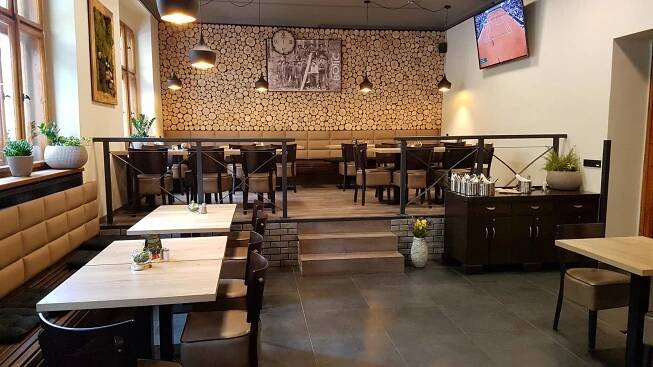 židle Lido a stoly Prato 16 v restauraci Botič
