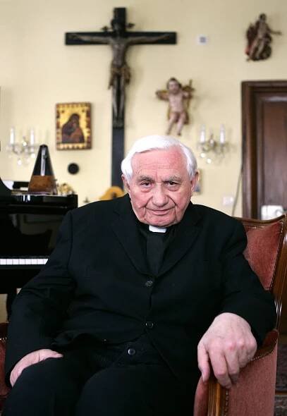 Rev. Georg Ratzinger, Choirmaster and a Pope’s Brother, Dies at 96