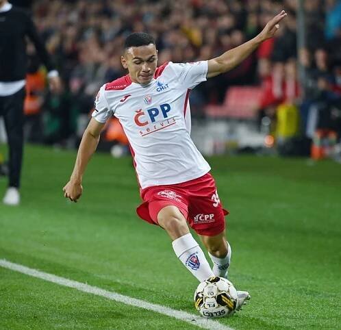 FOTO: Náhle zemřel fotbalista Pardubic Leandro Lima. – stránka 8