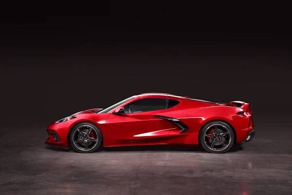 Ferrari za cenu naftové limuzíny: Osmý Chevrolet Corvette má motor uprostřed
