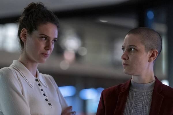 Miliardy - The Big Ugly - Z filmu - Asia Kate Dillon