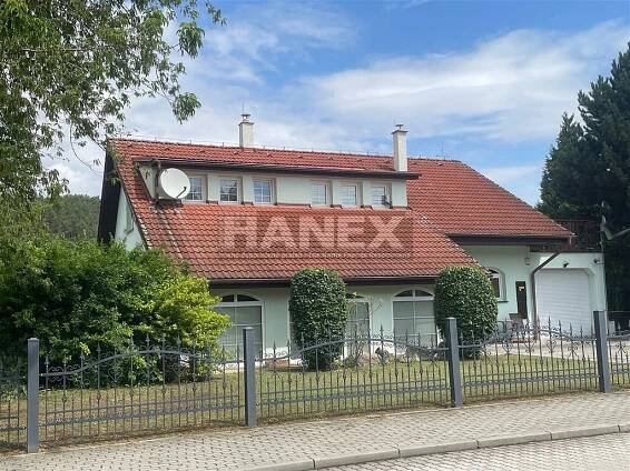 Prodej rodinného domu 194 m², pozemek 770 m², Na Malé Šárce, Praha - Nebušice