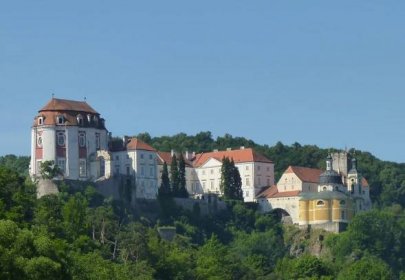 Category:Vranov nad Dyjí Castle - Wikimedia Commons