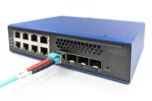 Digitus DN-651161 síťový přepínač Řízený L2/L3 Gigabit Ethernet (10/100/1000) Podpora napájení po Ethernetu (PoE) Černá, Modrá