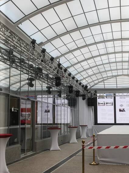 Pasáž Jalta ožívá. Slavnostní otevření moderoval Leoš Mareš, zpíval Michal David