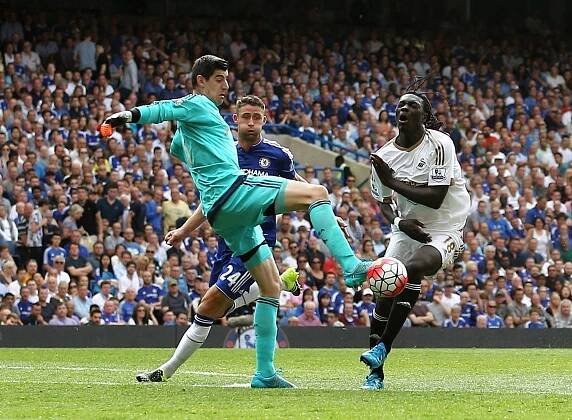 Thibaut Courtois - 1 - GALERIE: Faul Thibauta Courtoise (1/4)