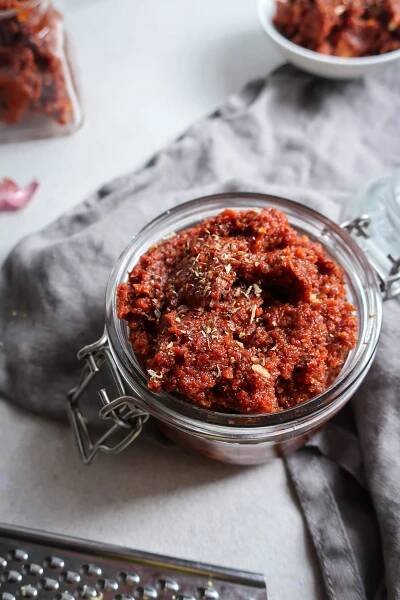 Červené rajčatové pesto • Domek za lesem • Vaření od píky