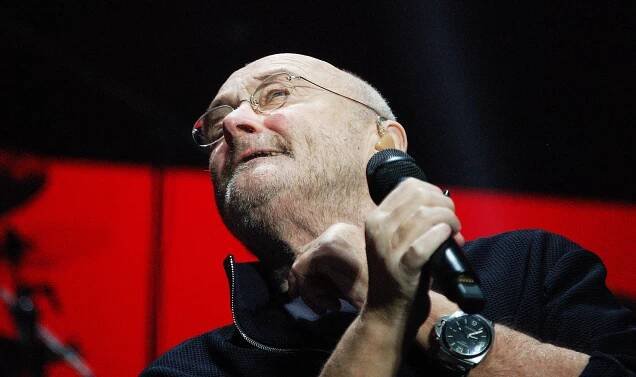 OBRAZEM: Phil Collins vsedě, ale naživu