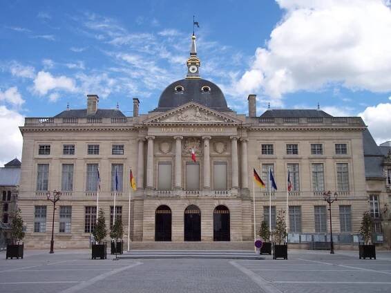 Soubor:Hôtel de ville de Châlons-en-Champagne (Marne).JPG – Wikipedie