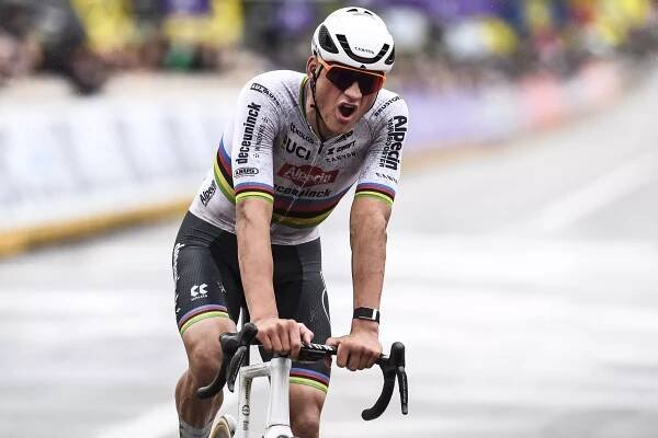 Král chaosu! Mathieu van der Poel přepsal dějiny Kolem Flander