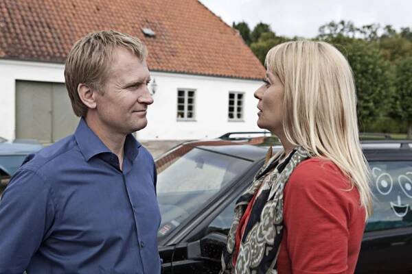IN A BETTER WORLD, (aka HAEVNEN, aka CIVILIZATION, aka CIVILISATION), from left: Ulrich Thomsen, Trine Dyrholm, 2010. ©Sony Pictures Classics