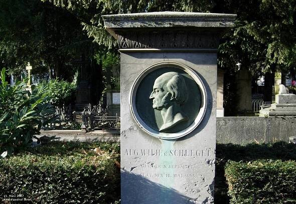 Detail náhrobku A. W. Schlegela v Bonnu