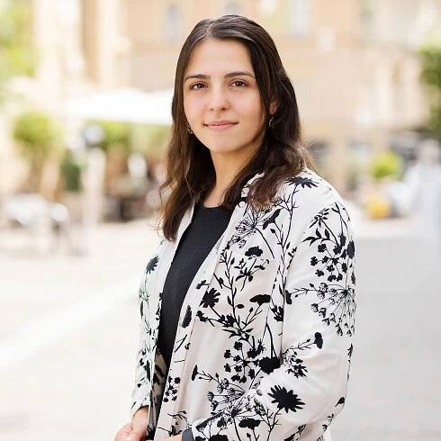 Das Foto auf www.5min.at zeigt die Mitarbeiterin Julia Strammer von 5min.at.