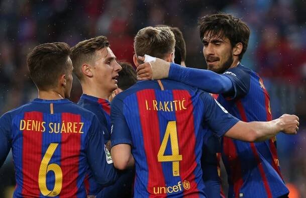 Barcelona vstoupila do ligy výhrou a uctila oběti terorismu. Real zase bez potíží přehrál La Coruňu