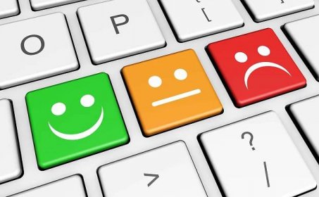 Stáhnout - Obchodní kvalitní služby zákazníkům zpětné vazby, hodnocení a kontroly klíče s usmívající se tvář symbol a ikona na klávesnici počítače. — Stock obrázek