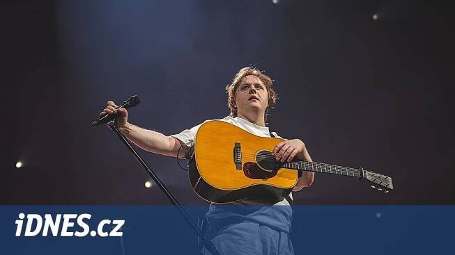 RECENZE: Lewis Capaldi hraje fér, ale víc než sériový výrobek nedodal - iDNES.cz