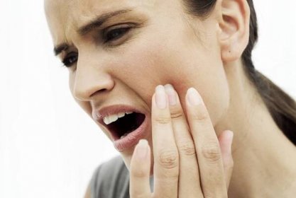 Jak přirozeně vyfouknout zubní absces?