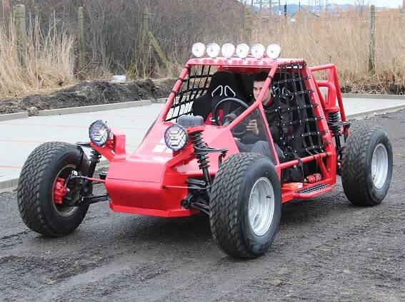 Stará honda frčí dál. V podobě buginy