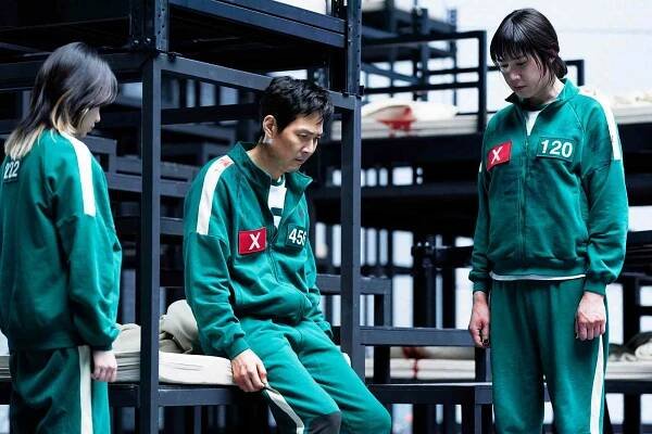 Jo Yu-ri as Jun-hee, Lee Jung-jae as Seong Gi-hun, Park Sung-hoon as Hyun-ju in Squid Game S3