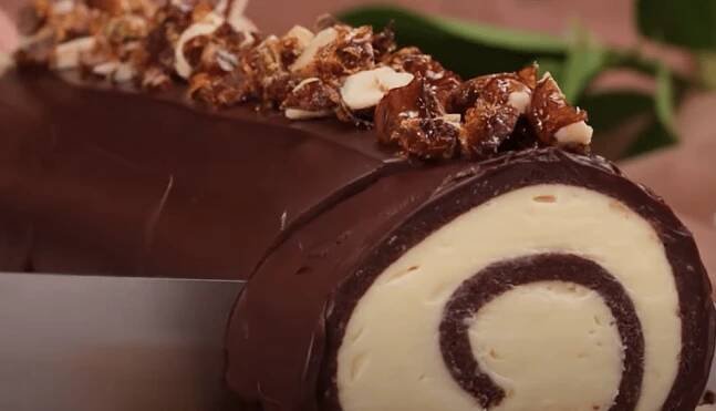 receptNepečená ořechová roláda s mascarpone a nutellou: Sladký sen na každý víkend