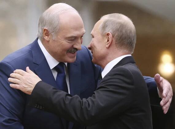 Putin a Lukašenko sa stretli na kozmodróme Vostočnyj
