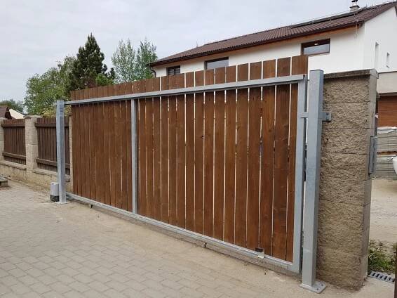 Garážová vrata - Kvalitní produkty od DoorHan | Just Doors Praha 