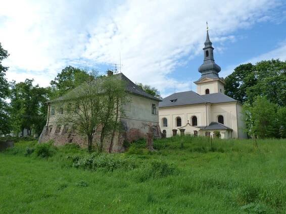 Fotografie - Křinec - Kostel svatého Jiljí s farou - 10.05.2014