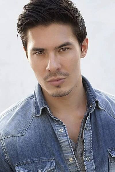 Lewis Tan herec