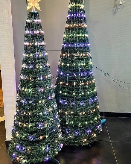 Vánoční stromek s inteligentními LED světly a aplikací 160 cm vícebarevné SAARLOQ_978583