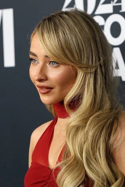 Sabrina Carpenter Side Bangs