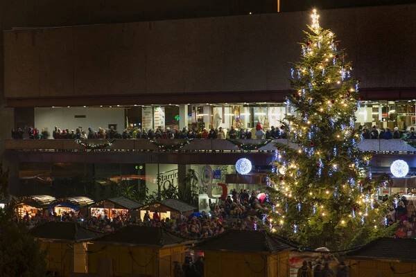 Rozsvícení vánočního stromu v Karlových Varech | KV CITY CENTRUM