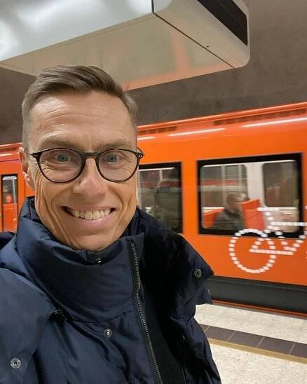 Prezidentem Finska bude „Pan dokonalý“. Sportovec a expremiér, který to schytává za bohatství