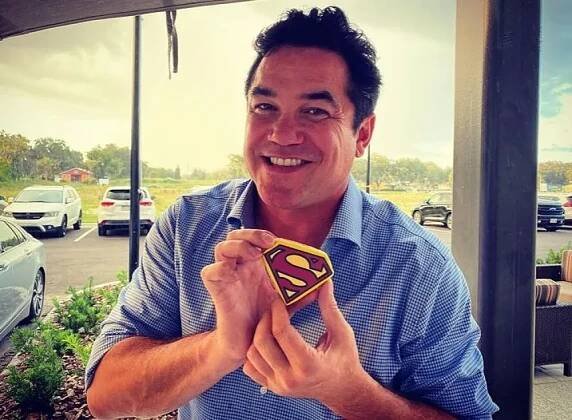 Dean Cain si Supermana zahrál v 90. letech ve stejnojmenném seriálu
