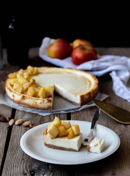 Tvarohový cheesecake s jablky – Dcérečka u plotny