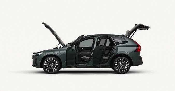 Prohlédněte si podrobné specifikace mild hybridního SUV Volvo XC60