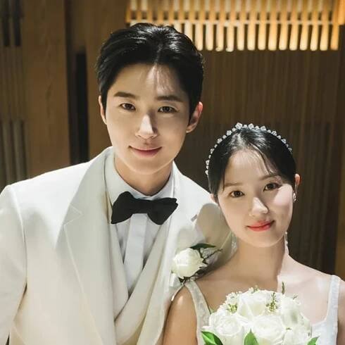 Lovely Runner goes strong: Kim Hye Yoon sends coffee truck to Byeon Woo Seok’s Wife of ...