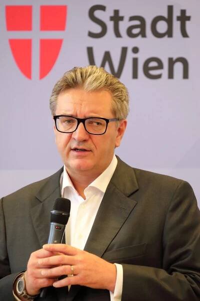Peter Hacker (Politiker)