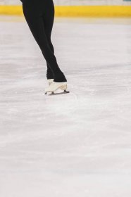 9 Ice Skating Tips for Beginners in Indoor Rinks and Have Fun! - Blog About Life Experiences