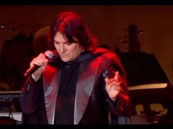Renato Zero - La favola mia - Sei Zero 2010 (Live - Video Ufficiale)