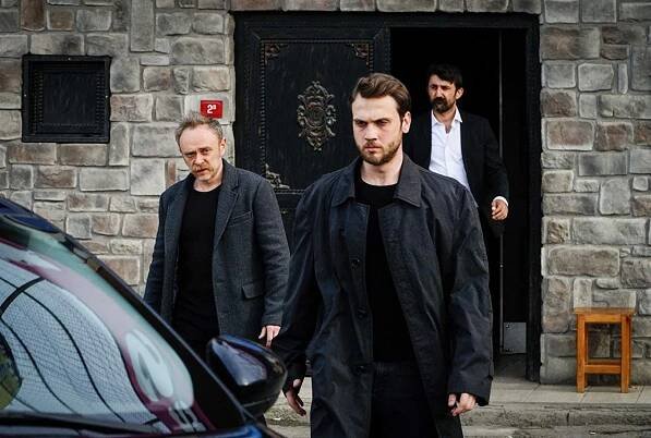 Çukur - Çukur - Z filmu - Tansu Biçer, Aras Bulut Iynemli, Necip Memili