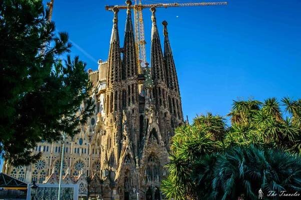 Ла Саграда Фамилия до Пасеч де Грасия / La Sagrada Familia to Passeig de Gracia