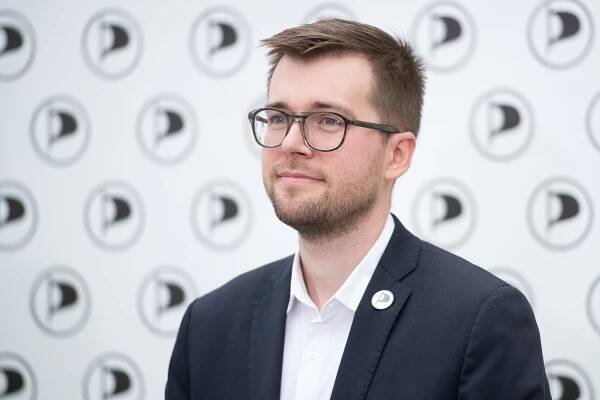 Piráti odvolali Michálka z širšího vedení, Bartoš byl proti. Důvodem byl návrh na změny ve straně