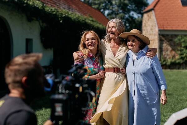 Dagmar Havlová Veškrnová, Eva Holubová a Pavlína Pořízková točí Bardotky