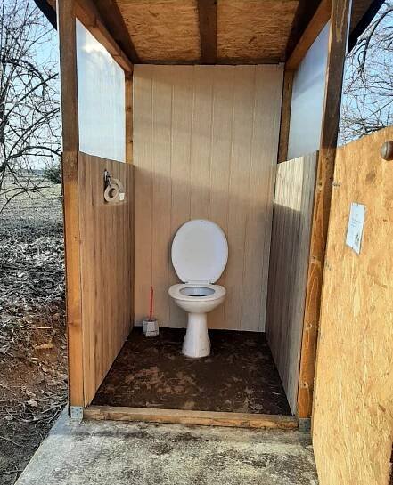 CHATY, SRUB, WC