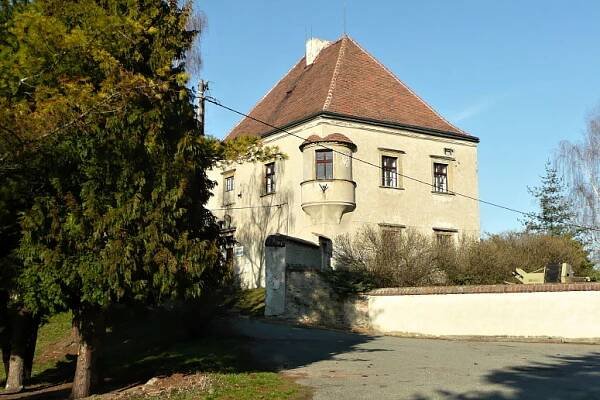 Tvrz Unčovice - Turistický informační portál Olomouckého kraje