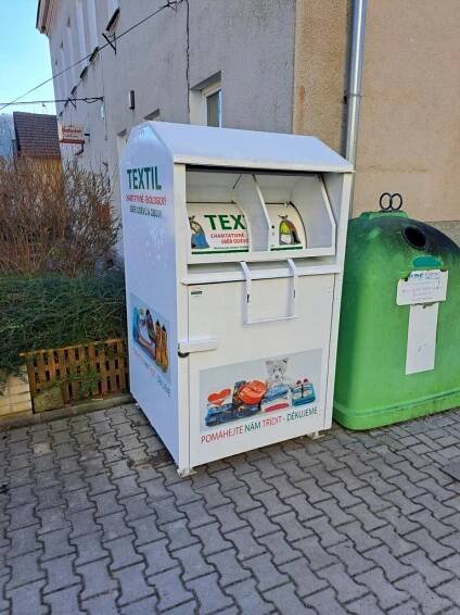 Nový kontejner na sběr starého textilu 