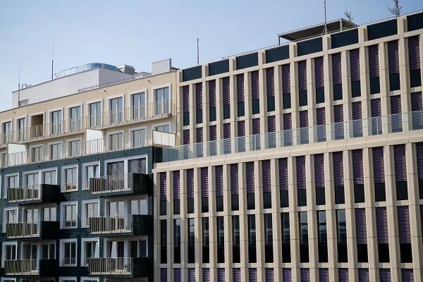 Palác Trnitá - pohled do oken se žaluziemi