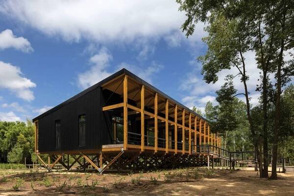 One of Argentina’s First Passive Houses Stands Tall Above Rising Tides