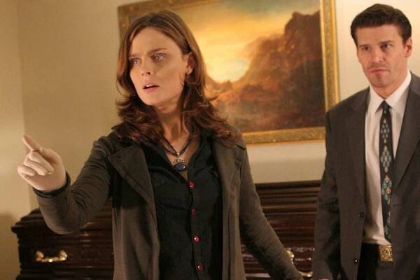 Emily Deschanel and David Boreanaz on 'Bones'
